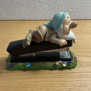 Snow White & the 7 Seven Dwarfs Desk Set Sleepy Stapler Walt Disney Retired 1999
